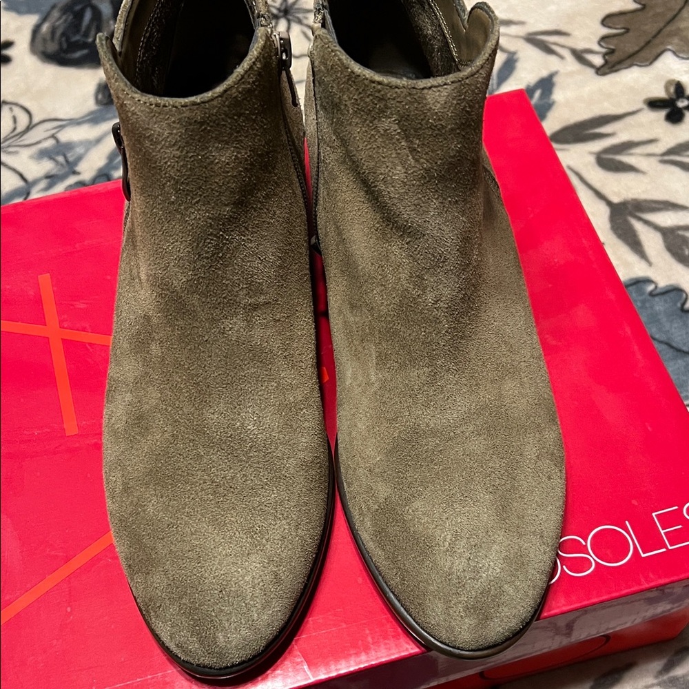 AEROSOLES Olive Suede Ankle Booties